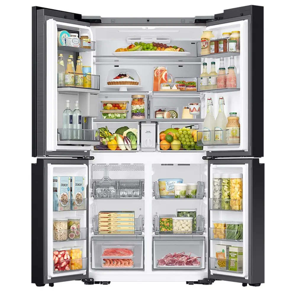 Vista lateral de la refrigeradora con comida